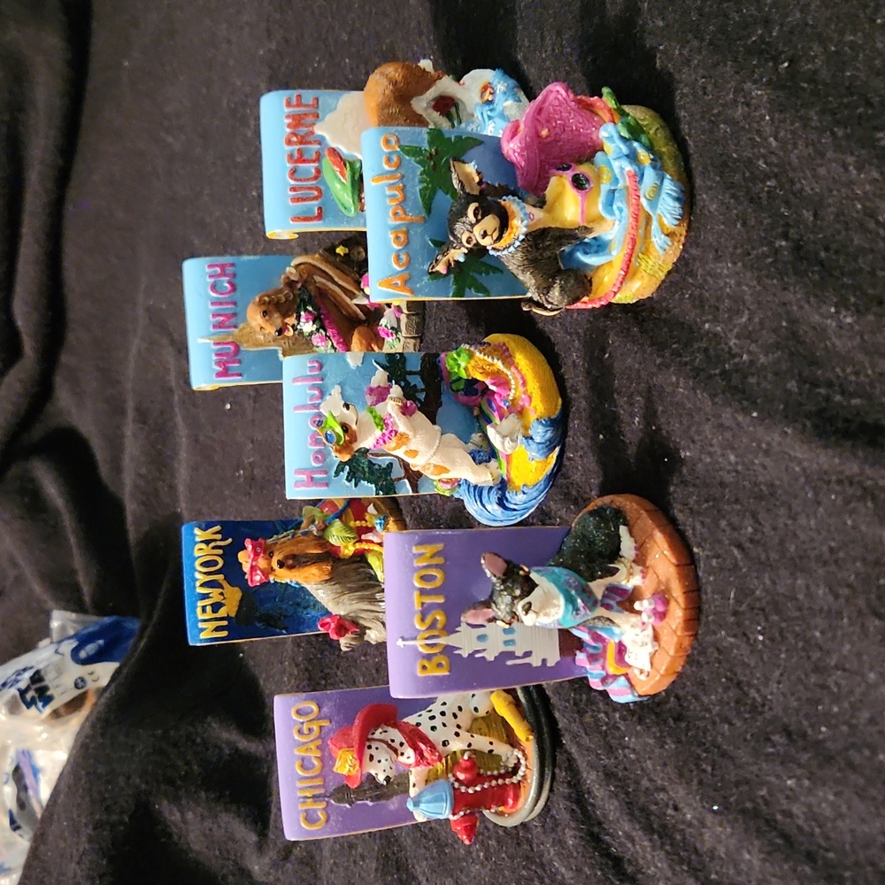 Icing international dog statues